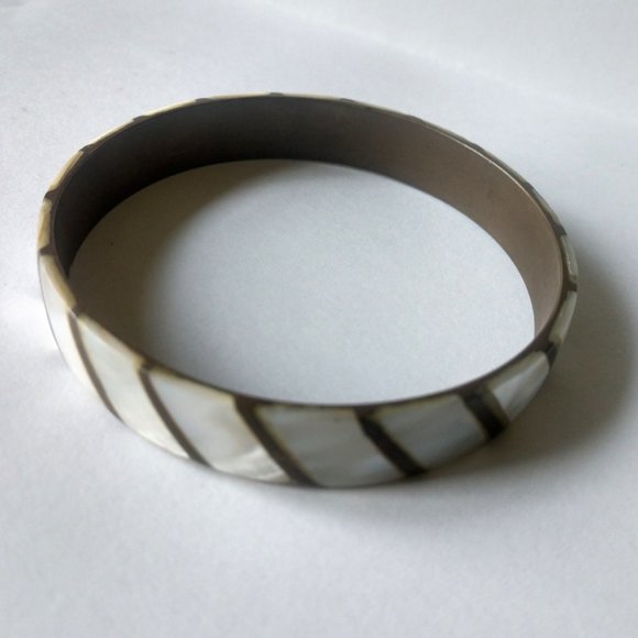 Vintage Mother of Pearl Bangle Bracelet - Picture 2 of 5